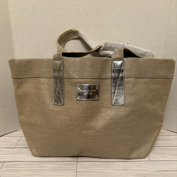 ✨NWT✨Michael Kors burlap tote bag with silver accents - Picture 2 of 9